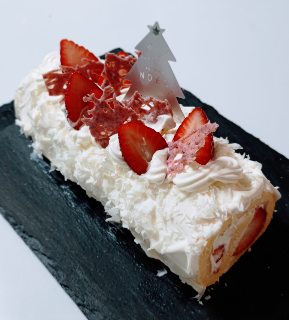 苺のロールケーキ